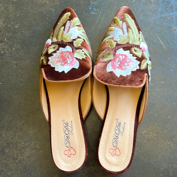 Faux SuadeNever worn .. except when tried on.. - Picture 1 of 2